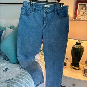 Abercrombie & Fitch “The 90’s straight Ultra High Rise Curve Love 33/16s jeans